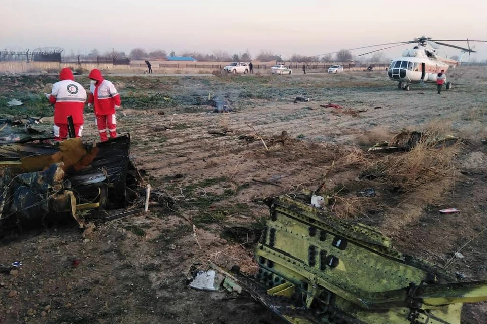 В сети появились фотографии с места крушения украинского самолета в Тегеране. Фото: khabaronlinee