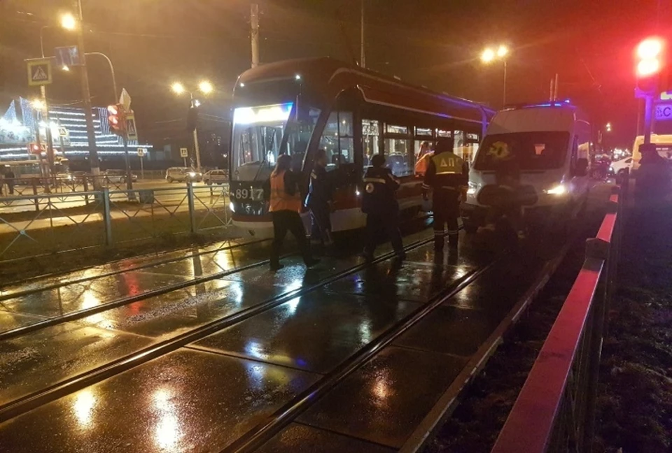 Трамвай сбил пенсионерку Фото: ДТП и ЧП Петербурга