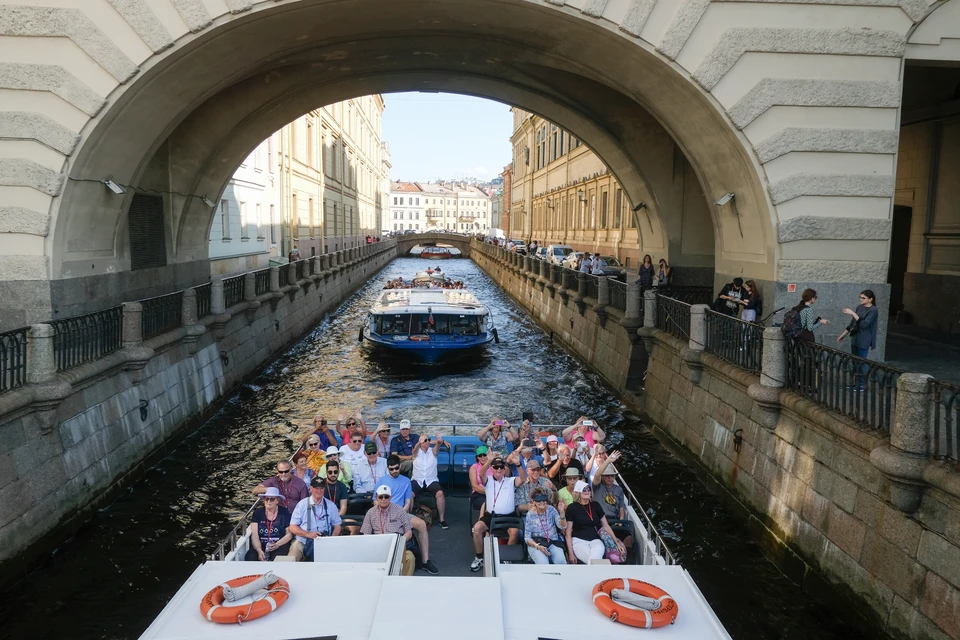 Петербург вошел в топ-3 самых популярных туристических городов России в 2019 году