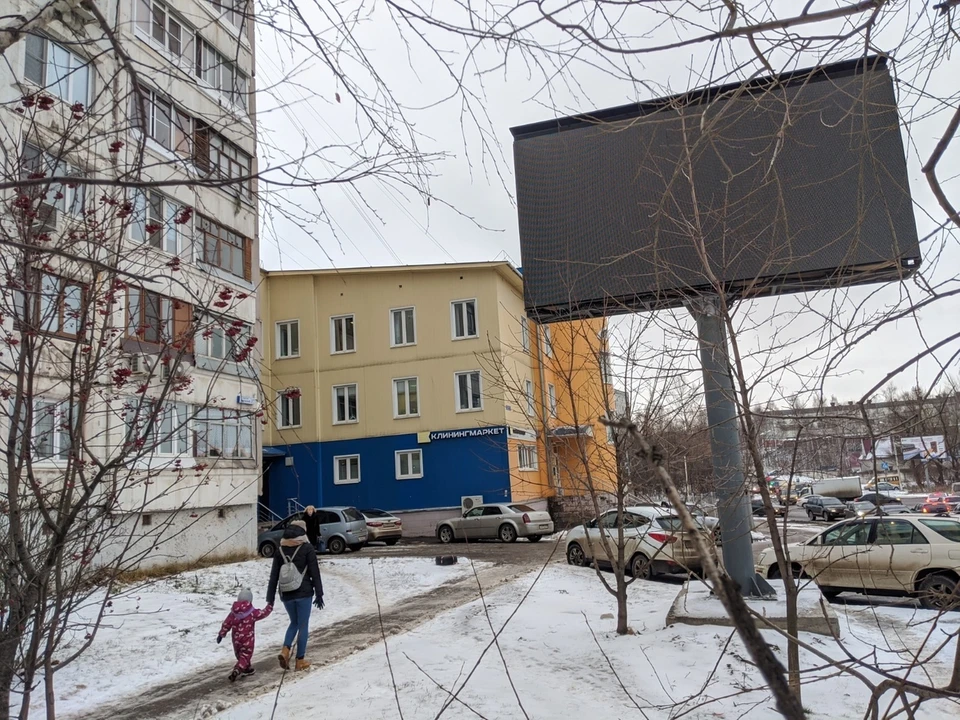 Туляки жалуются на недавно появившийся под окнами дома рекламный экран