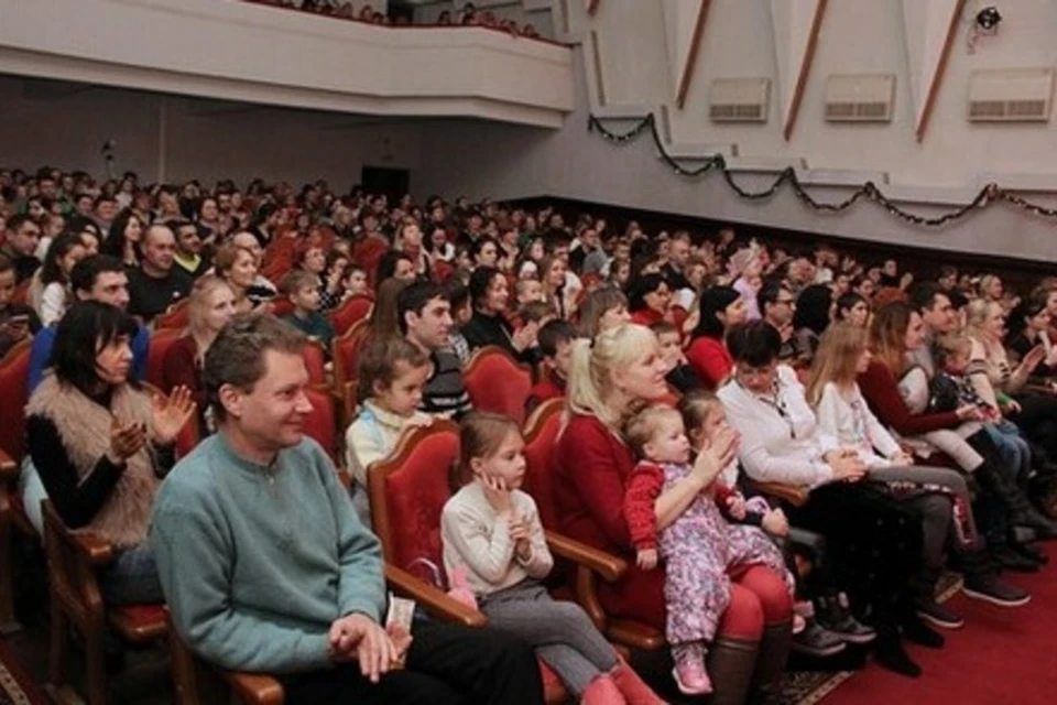 Маленькие зрители тоже в восторге от концерта. Фото: flickr.com