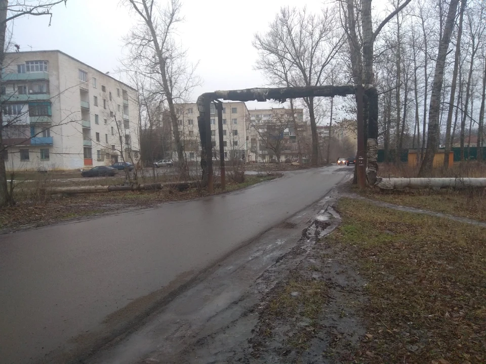 Трубы раскрыты, из-за чего в квартирах не жарко. Фото: ОНФ в Орловской области