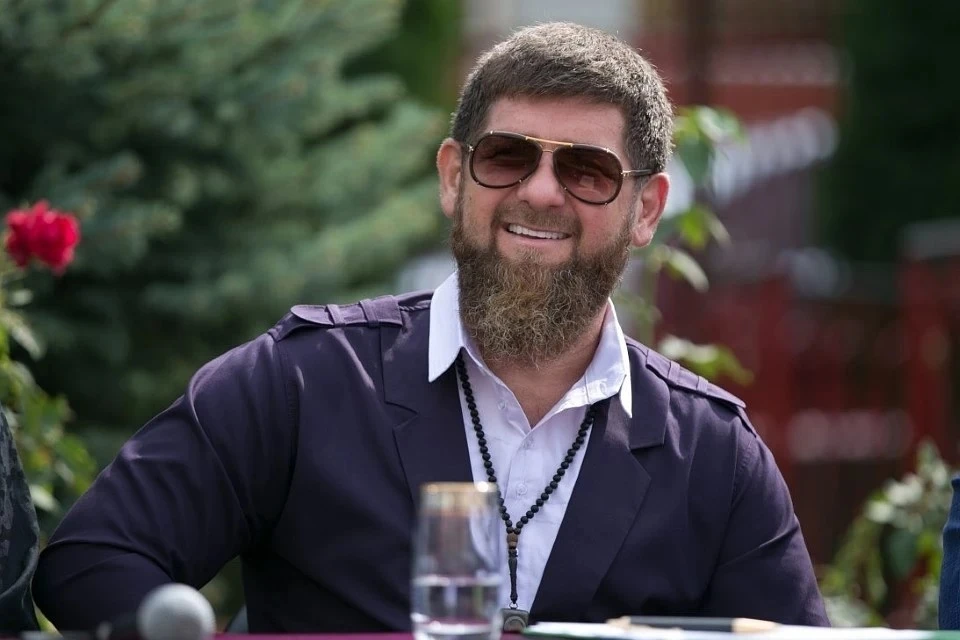 В документе чеченский лидер сообщает о своей «временной нетрудоспособности» и делегирует свои полномочия председателю правительства Чеченской Республики Муслиму Хучиеву