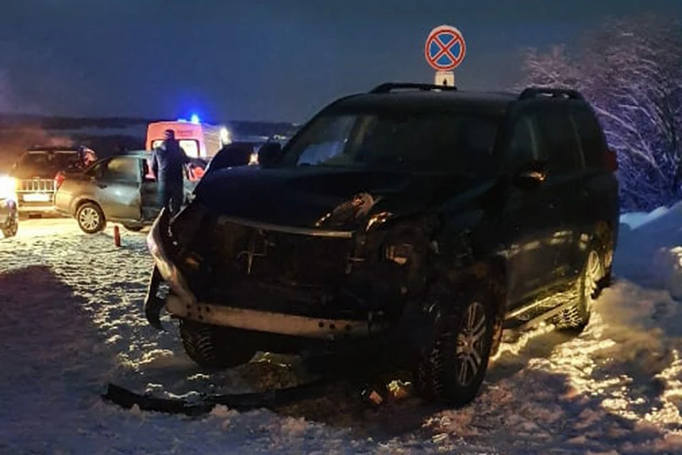 Внедорожник ехал по правилам, когда на его пути оказалась Lada Granta. Фото: ДТП - ЧП Кола51©