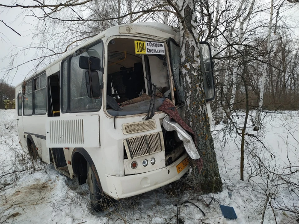 Автобус шигоны сызрань. Автобус Сызрань Смолькино. Автобус улетел в кювет. Автобусы Сызрань.