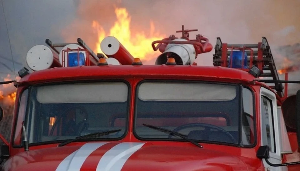 Огнеборцы Нижневартовска спасли на пожаре женщину. Фото МЧС ХМАО.