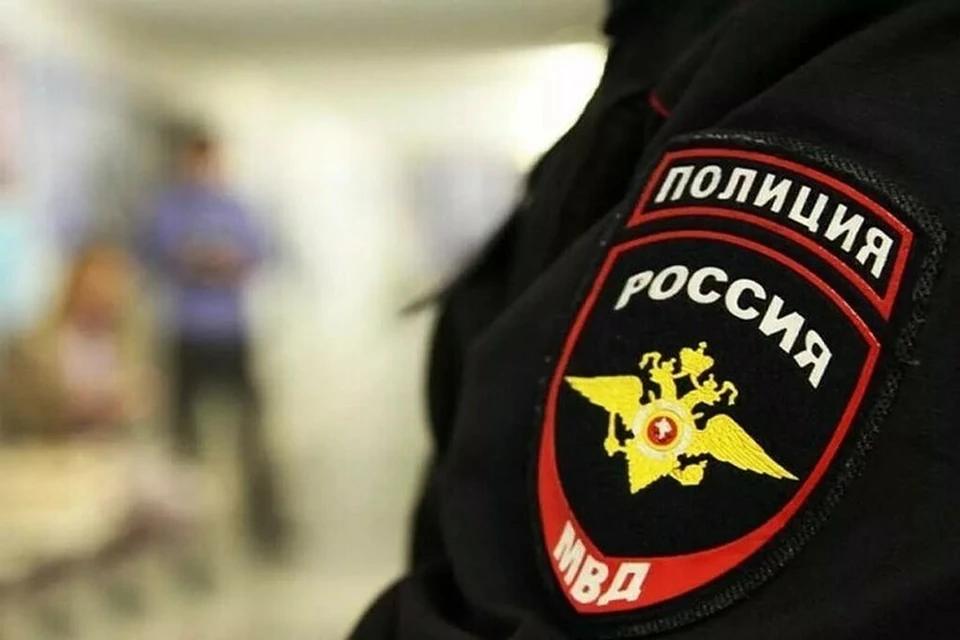 В Краснодаре мужчина украл из салона грузовика автомобильные инструменты