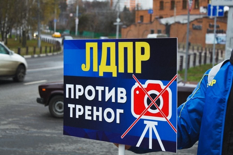 Автомобилистам вновь придется пристальнее вглядываться в обочины в поисках скрытых камер фотовидеофиксации.