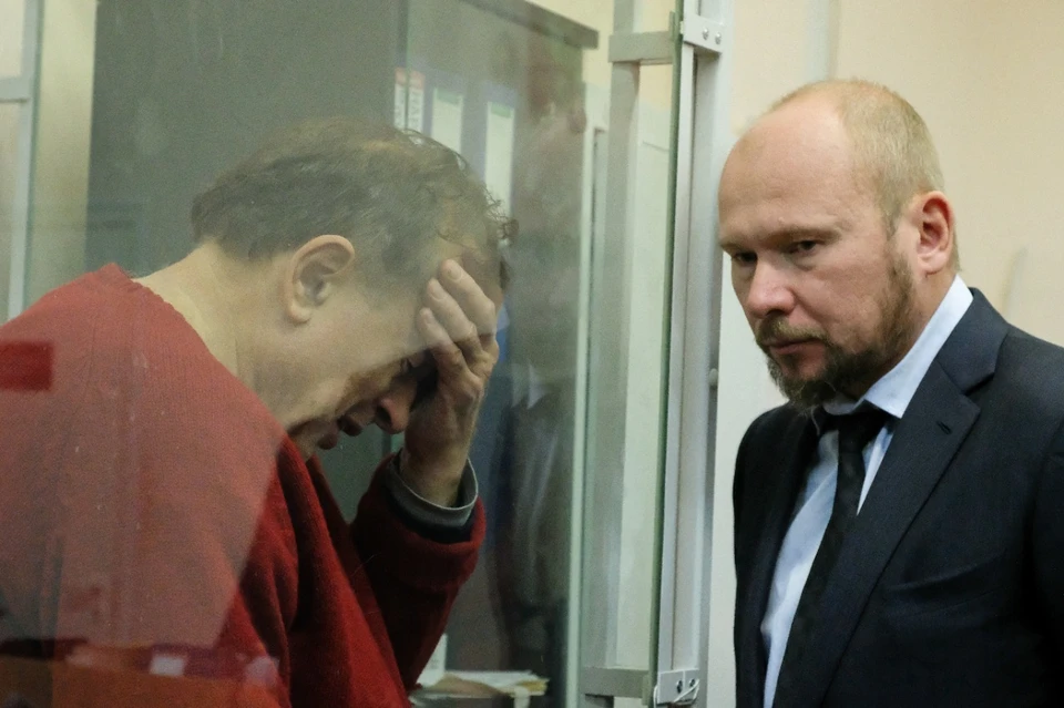 Историк Олег Соколов (слева) с адвокатом Александром Почуевым (справа)