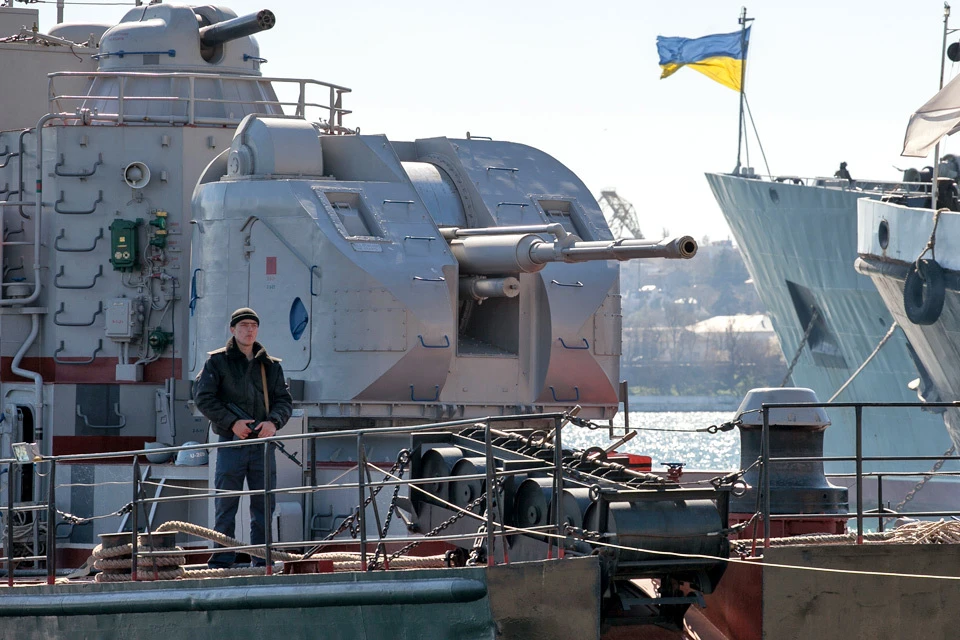 ВМС Украины насчитывают сейчас несколько десантных, патрульных и артиллерийских катеров, а также буксиров, осуществляющих транспортировку не имеющего хода флагмана ВМСУ – фрегата «Гетман Сагайдачный».