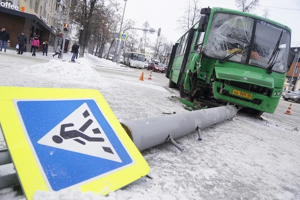 За два снежных дня в Екатеринбурге произошло 82 ДТП