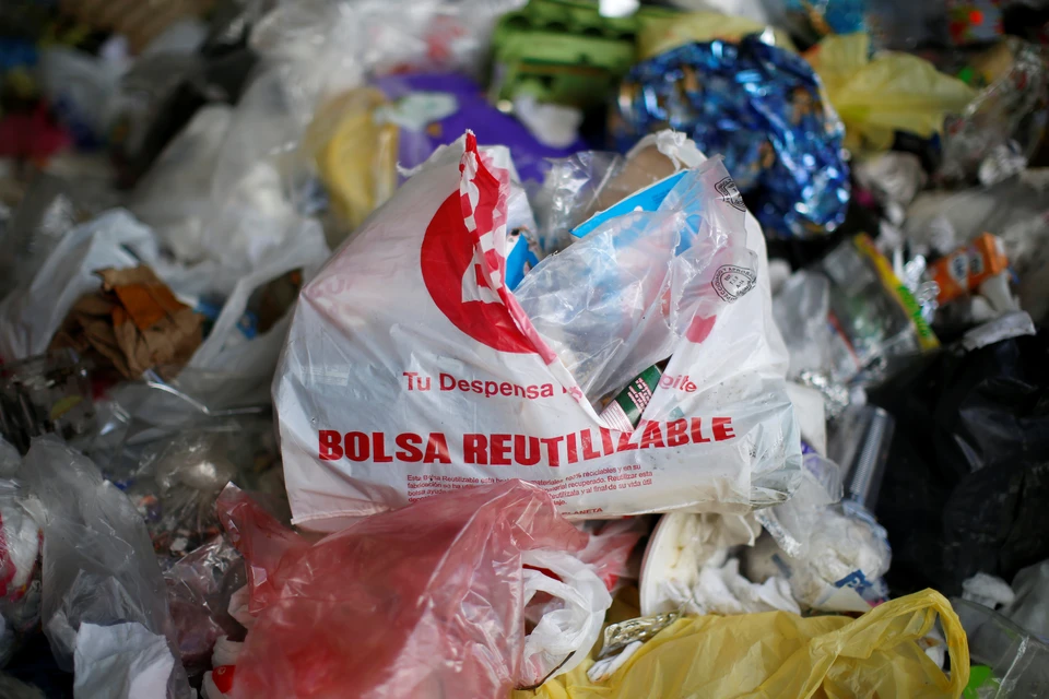 Китай является одним из крупнейших потребителей одноразового пластика