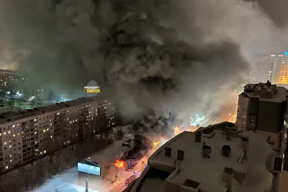 В Новосибирске сгорел похоронный дом. Фото: https://vk.com/incident_nsk