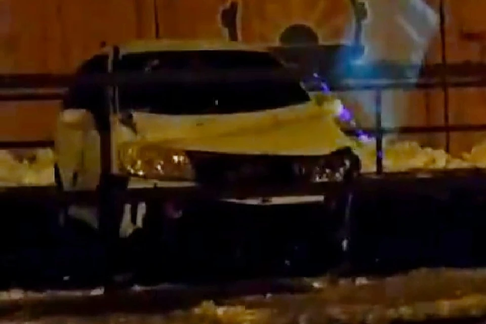 Экипажу понадобилась помощь медиков.Фото: print screen видео