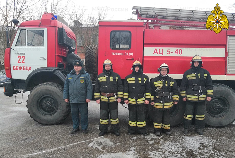 Спасатели помогли женщине вернуться в квартиру, где были заперты дети Фото: ГУ МЧС России по Тверской области
