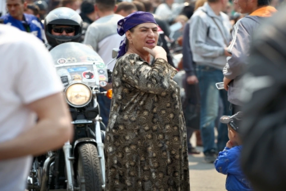 Мошенница отвела напуганных прохожих в безлюдное место, где подтвердила, что порча точно есть
