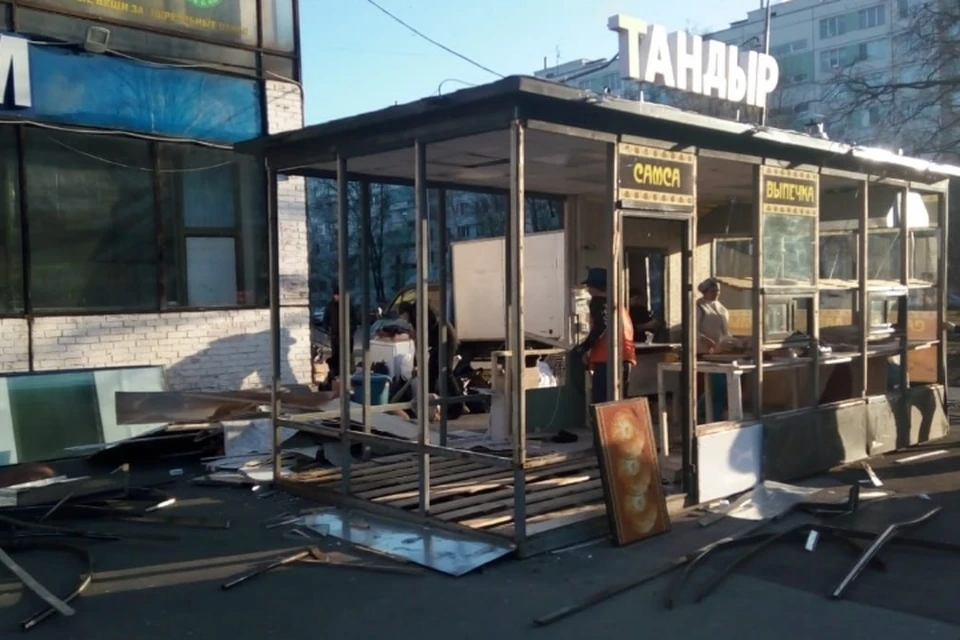 В Петербурге снесли очередные незаконные павильоны для торговли. Фото: ККИ Петербурга