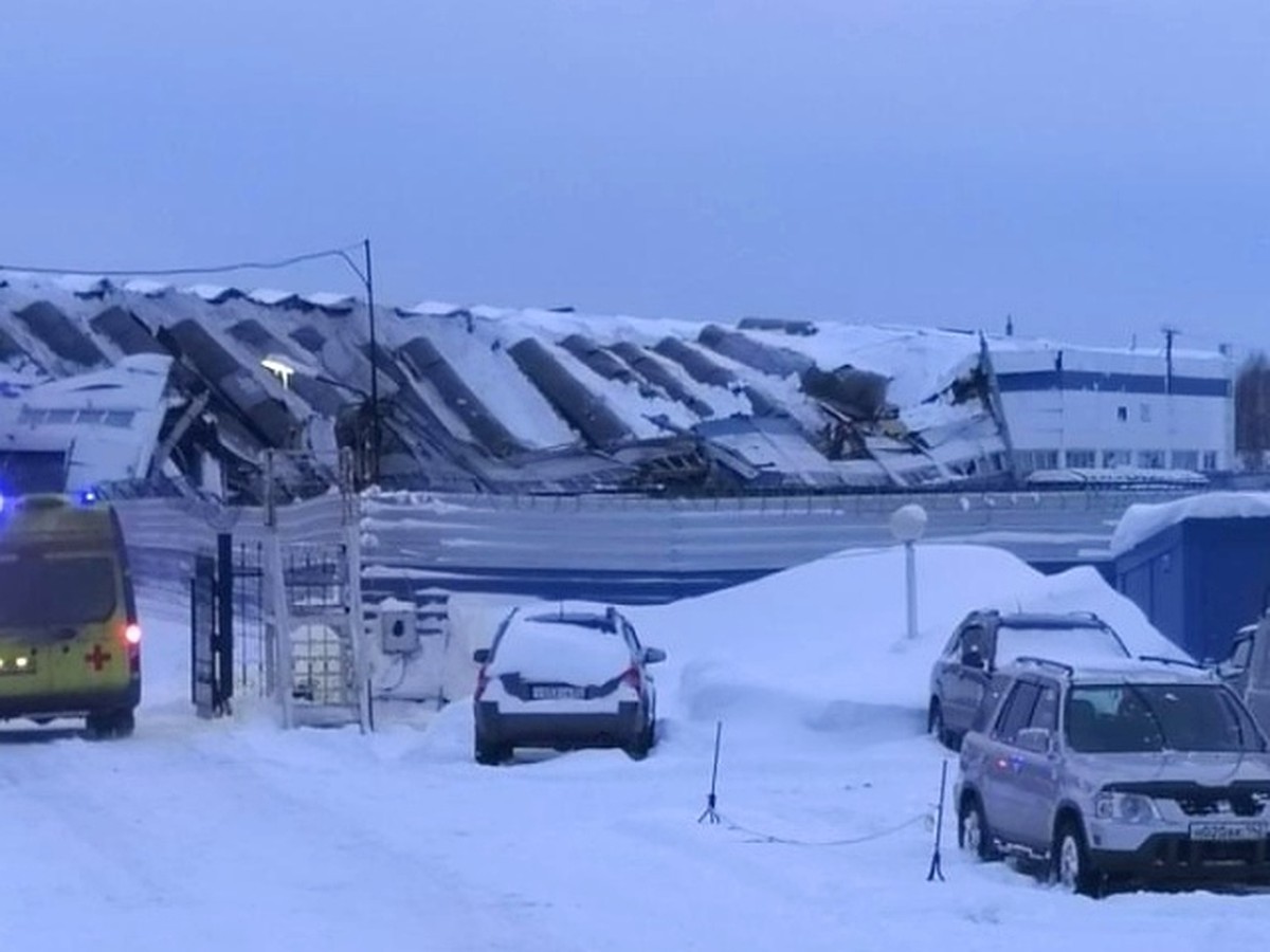 Появилось видео из цеха с рухнувшей крышей в Кузбассе - KP.RU