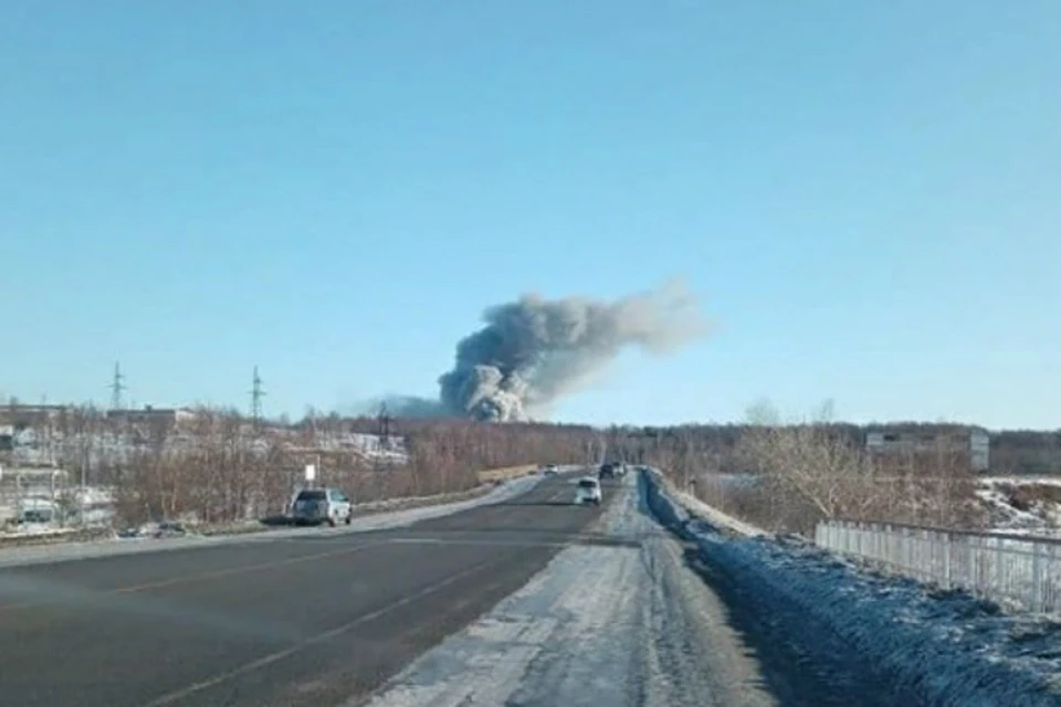 Пугающий столб дыма попал в кадр в Хабаровском крае
