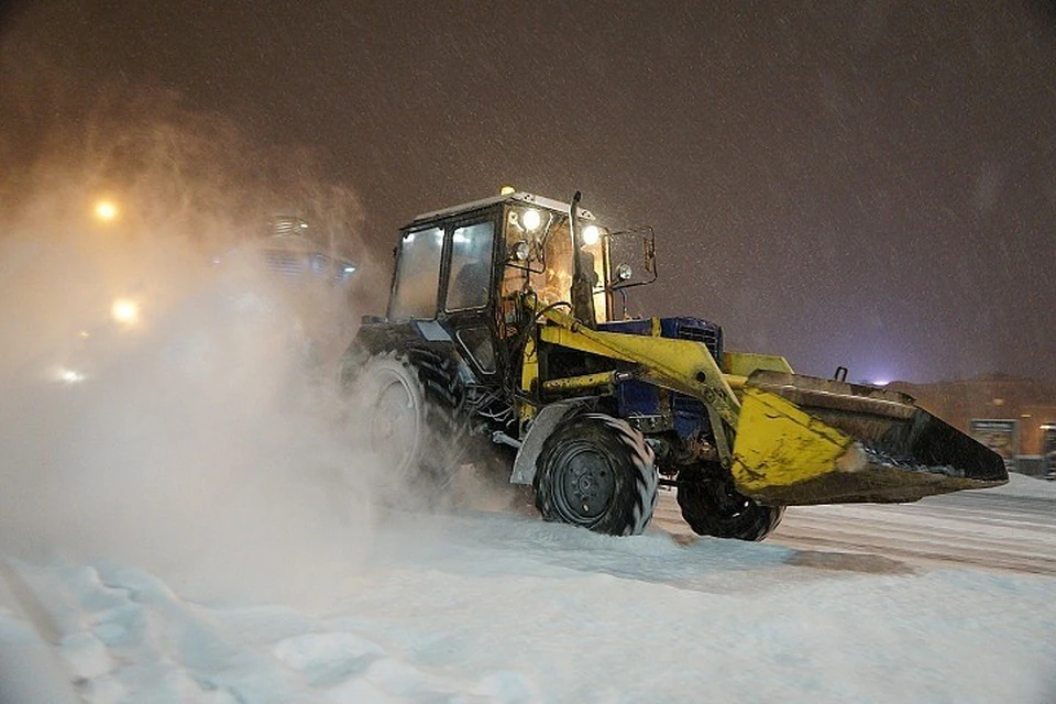 В Подмосковье более 2 тысяч машин расчищали дороги от снега