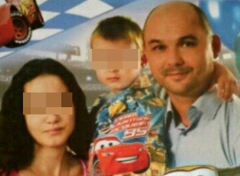 Семейное фото Гавриловых. Отец семейства Виктор (справа) бросил двух сыновей в столичном аэропорту, оставив записку.