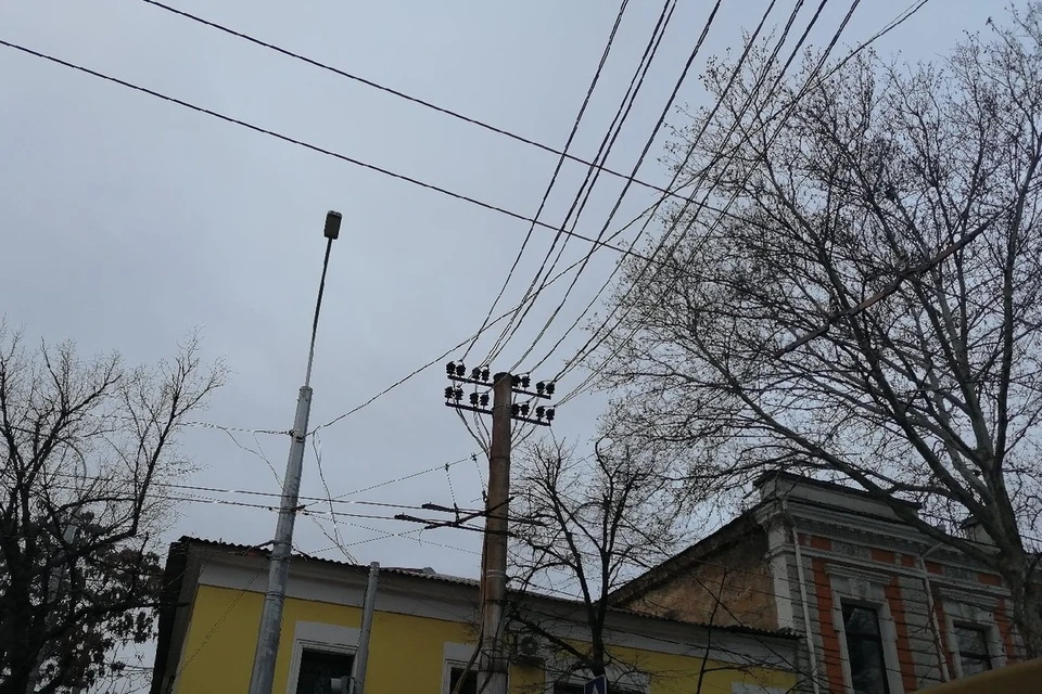 На Крымском полуострове приводят в порядок электролинии.