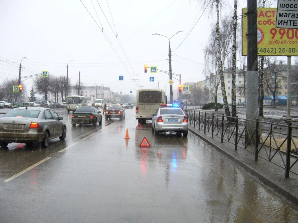 В Орле женщине, упавшей в автобусе, понадобилась медицинская помощь. Фото: УГИБДД УМВД России по Орловской области