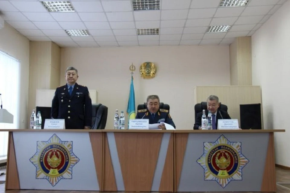 Нового начальника Департамента полиции личному составу представил министр внутренних дел Ерлан Тургумбаев.
