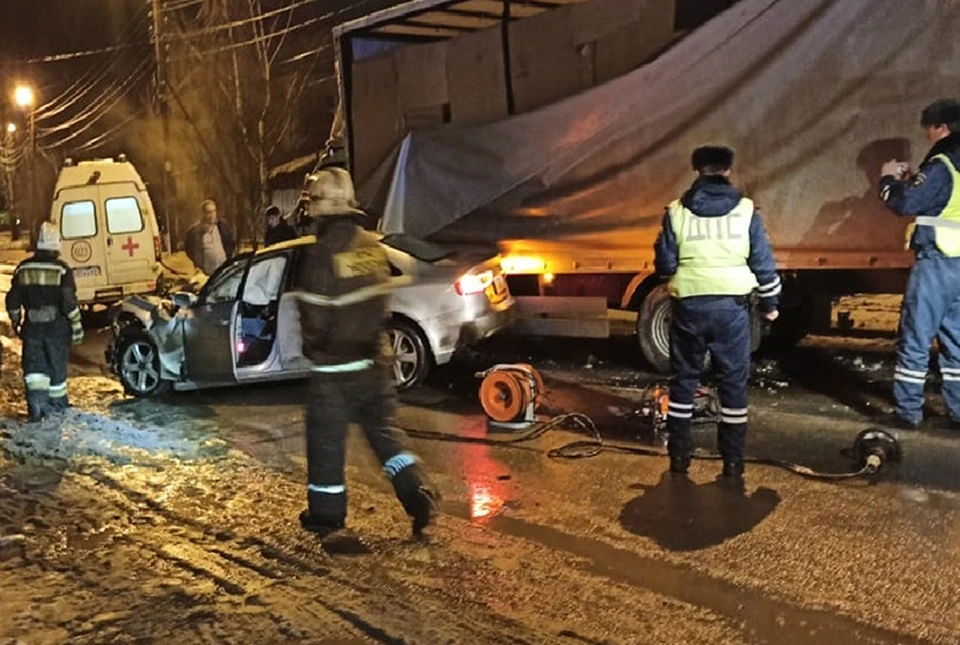 На месте ДТП проводились аварийно-спасательные работы Фото: ГУ МЧС России по Тверской области