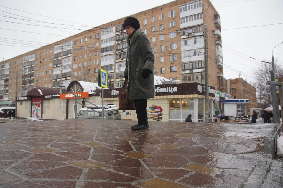 Многие дороги и тротуары сегодня уже превратились в каток