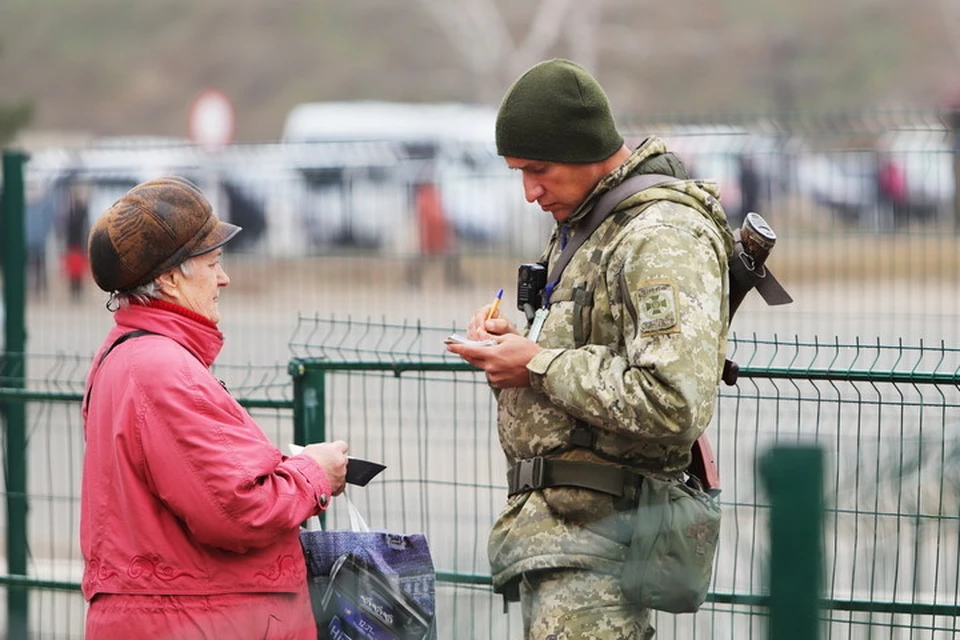 Каждые два месяца пенсионеры ДНР и ЛНР вынуждены ездить на Украину для идентификации. Фото: ГПСУ