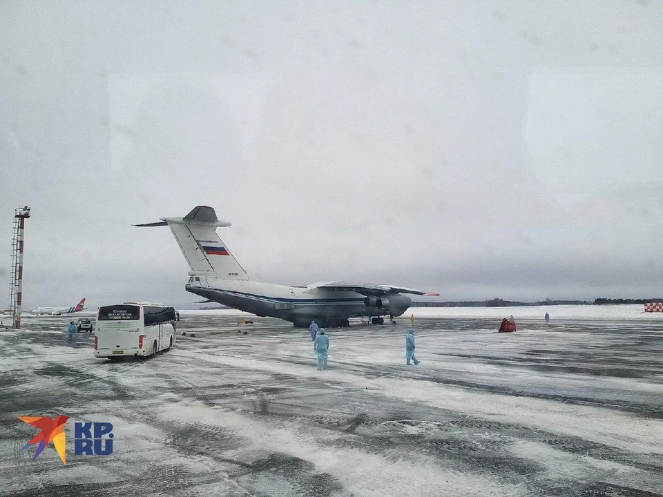 Первый самолёт с эвакуированными из Уханя россиянами прибыл в Тюмень ранее утром