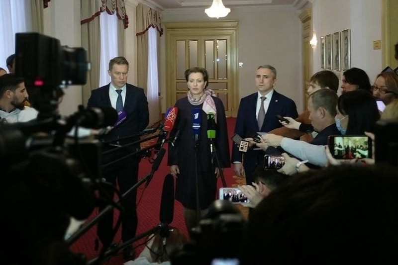 Анна Попова, Михаил Мурашко и Александр Моор. Фото: Оперативный штаб
