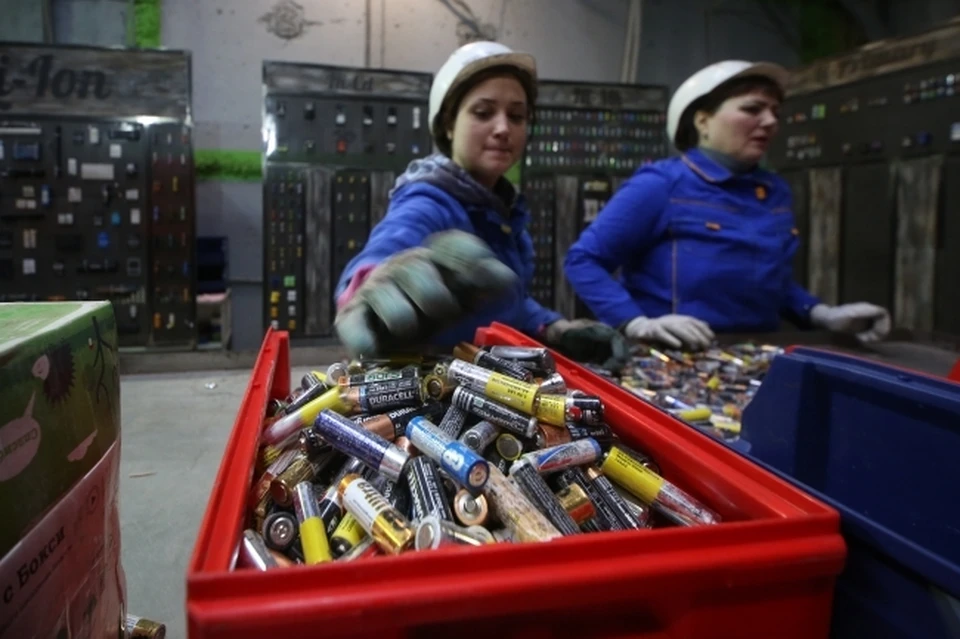 В России Батарейки перерабатывают на заводах, где извлекают полезные элементы для повторного использования