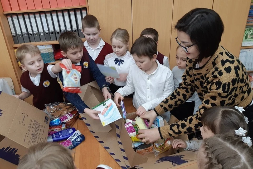 В Новом Уренгое дети собирают «Посылку солдату» Фото: newurengoy.ru