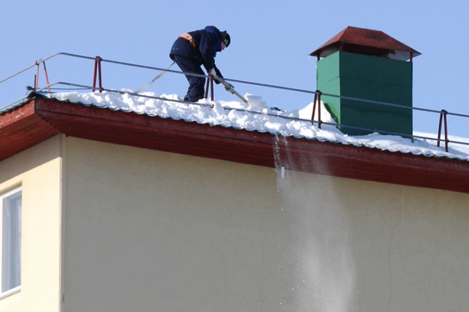 На Ямале усилили контроль за уборкой снега с крыш Фото: yanao.ru