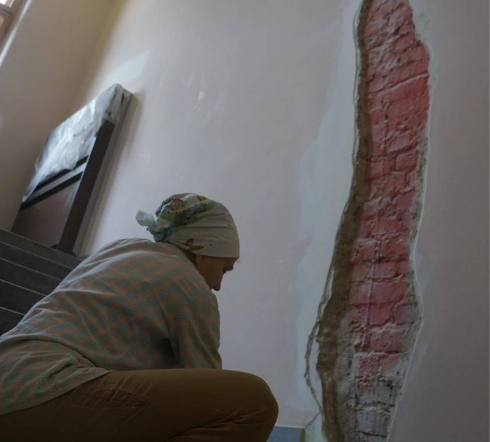 В Сыктывкаре вызвали спасателей из-за трещины в стене