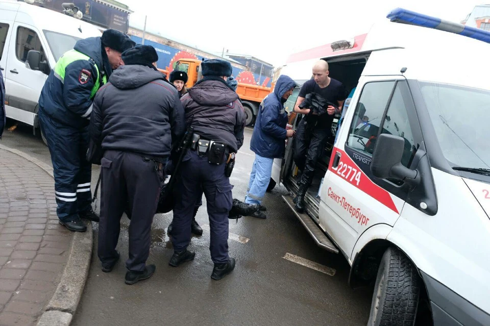 Мужчину спасли полицейские