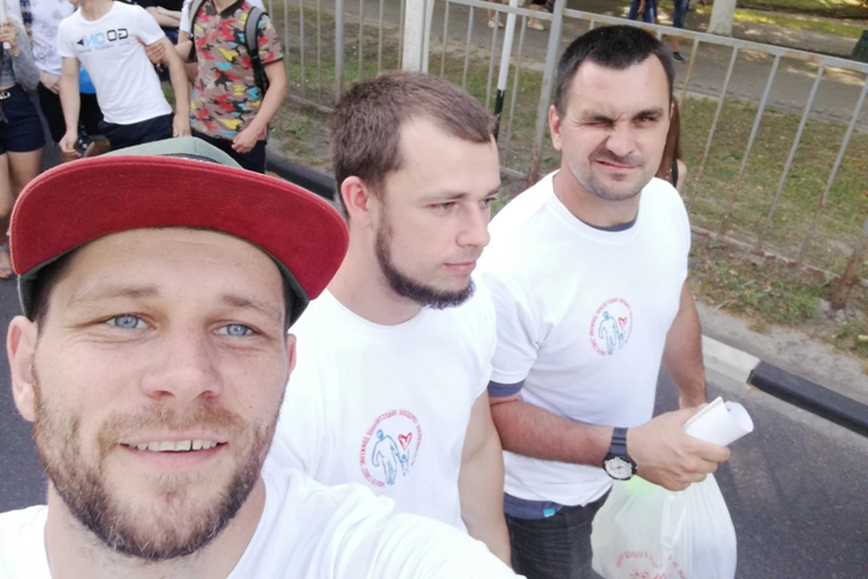 Александр Козлов с коллегами на волонтерской акции
