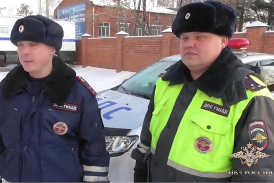 Сотрудники ГИБДД помогли женщине с сердечным приступом добраться до больницы в Иркутске