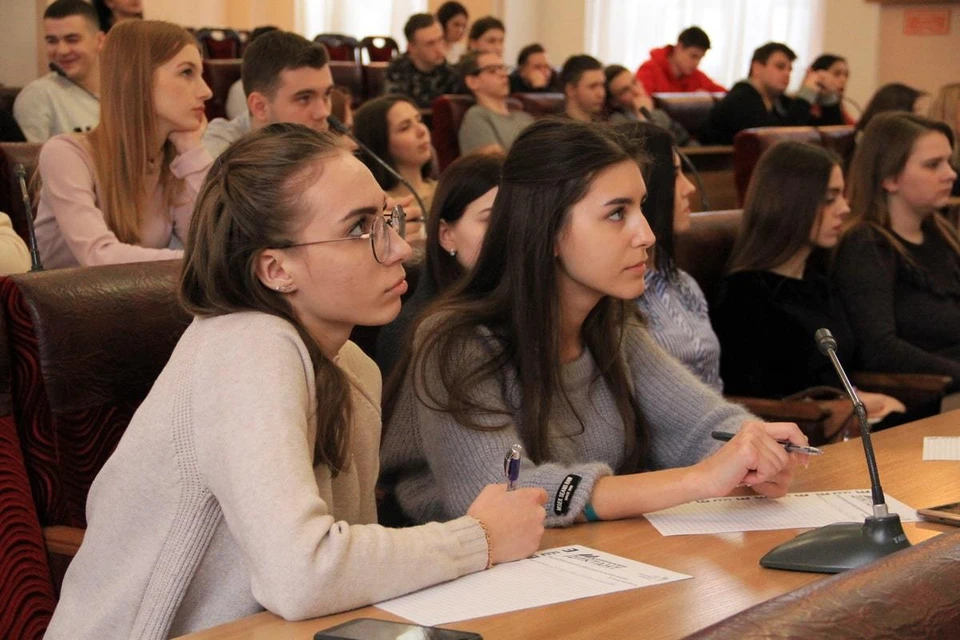 В Донецке диктант написали больше шести тысяч человек. Фото: ВКонтакте