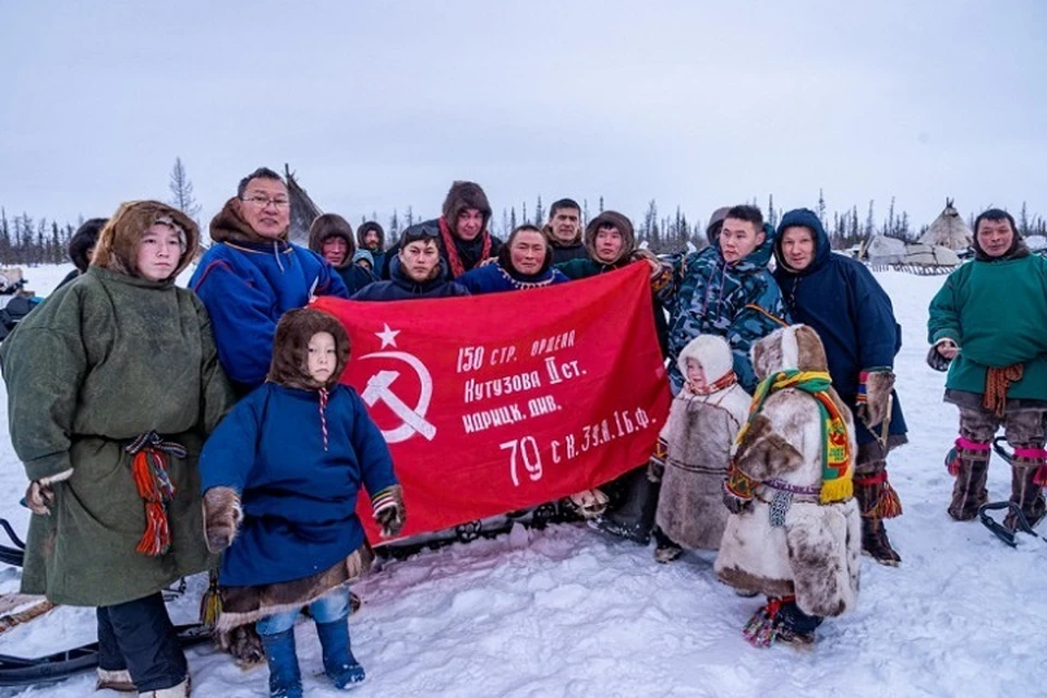 Ямальские общественники рассказывают оленеводам о вкладе земляков в Великую Победу Фото: mo-yamal.ru
