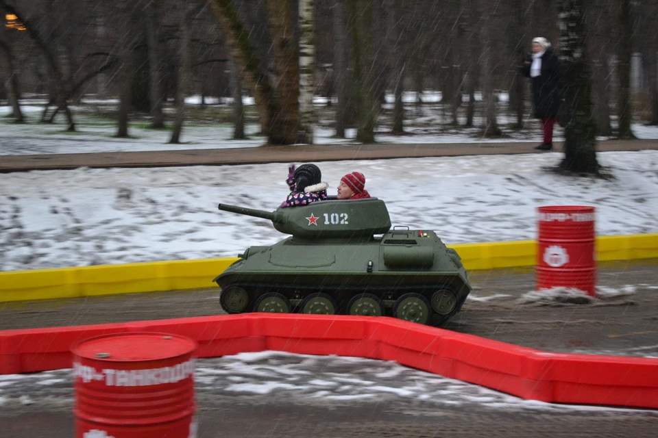 Кому ребенка, кому презервативы