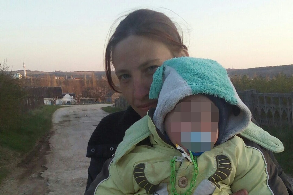 Елена Аулова хочет вернуть своих малышей. Фото: личный архив