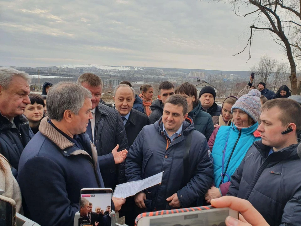 Жители Ласточкино пожаловались спикеру ГД на проблемы, которые местные власти решать не торопятся