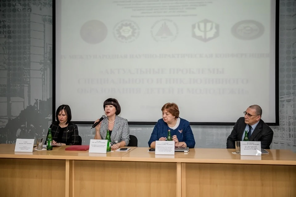На научную конференцию в Таганрог приехали более 200 специалистов в области инклюзивного образования. Фото: пресс-служба ЮФУ