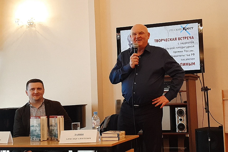 Александр Лапин встретился с читателями в Горьковке.