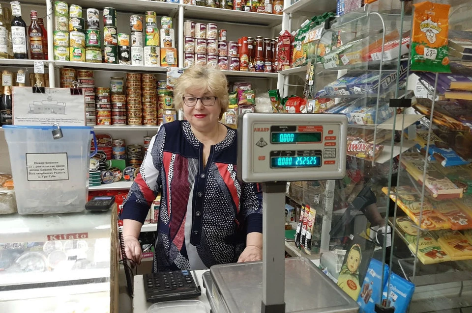 Директор магазина в поселке Ура-Губа с практически пятидесятилетним стажем в торговле Лидия Валентиновна Ефремова.