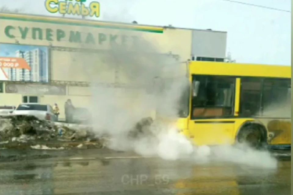 Возгорание произошло в передней части автобуса. Фото: Instagram @chp_59