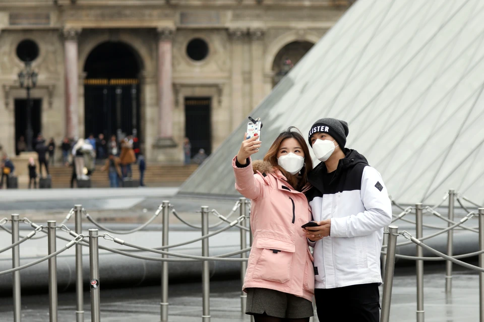 Парижский Лувр объявил о закрытии из-за распространения коронавируса